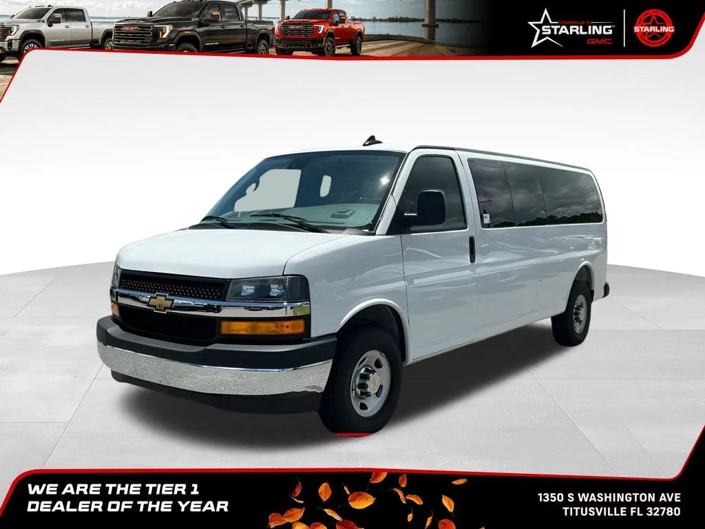 Used 2025 Summit White Chevrolet 1LT image 1