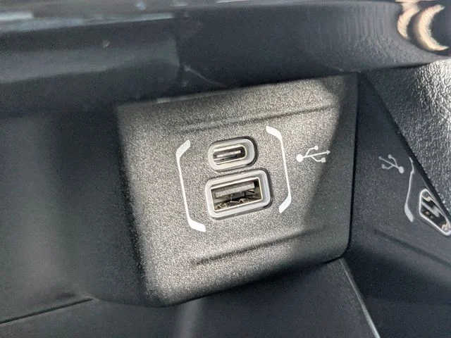 New 2026 White Jeep Latitude image 23