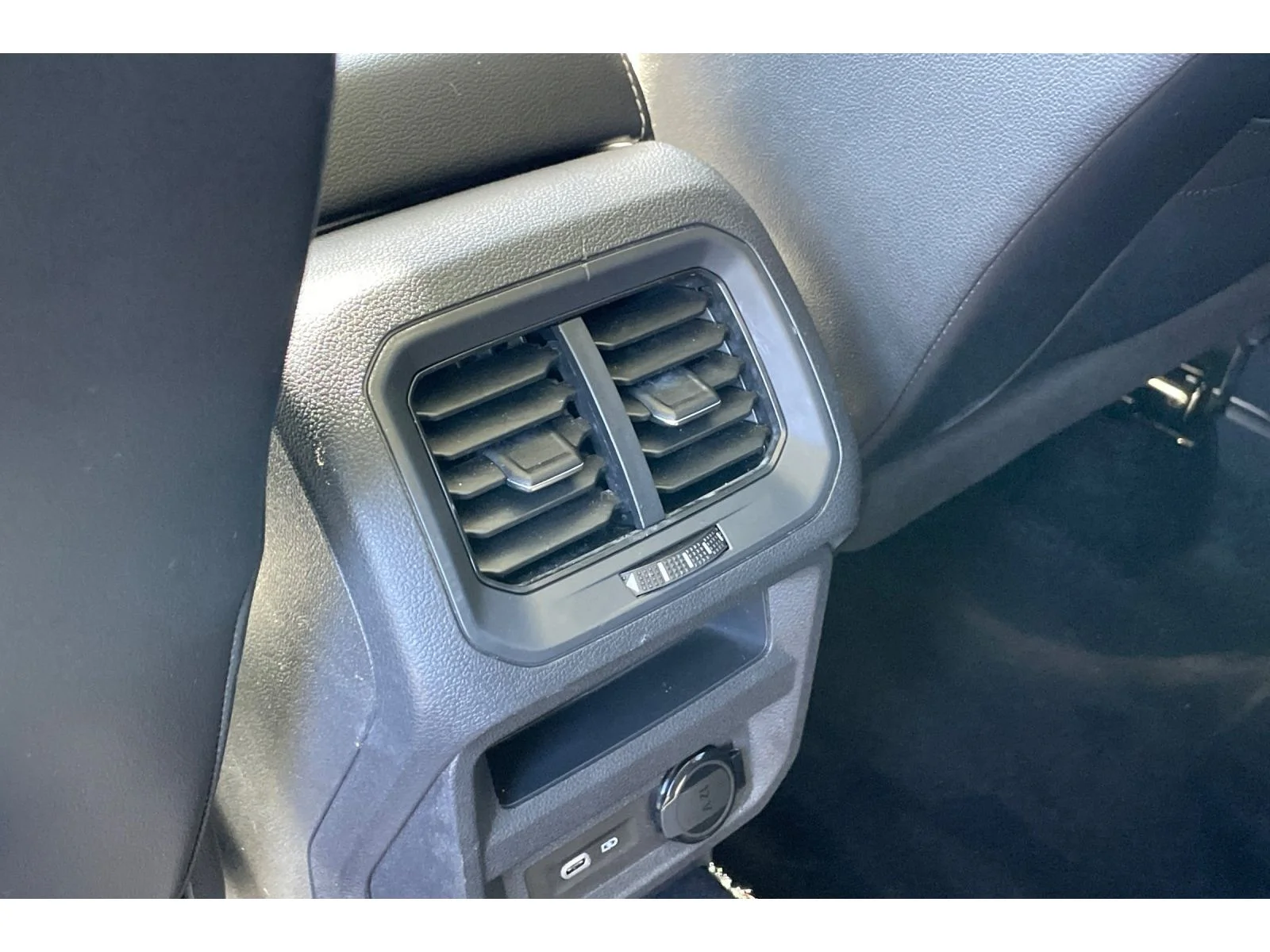 Used 2021 Pyrite Silver Metallic Volkswagen SE image 39