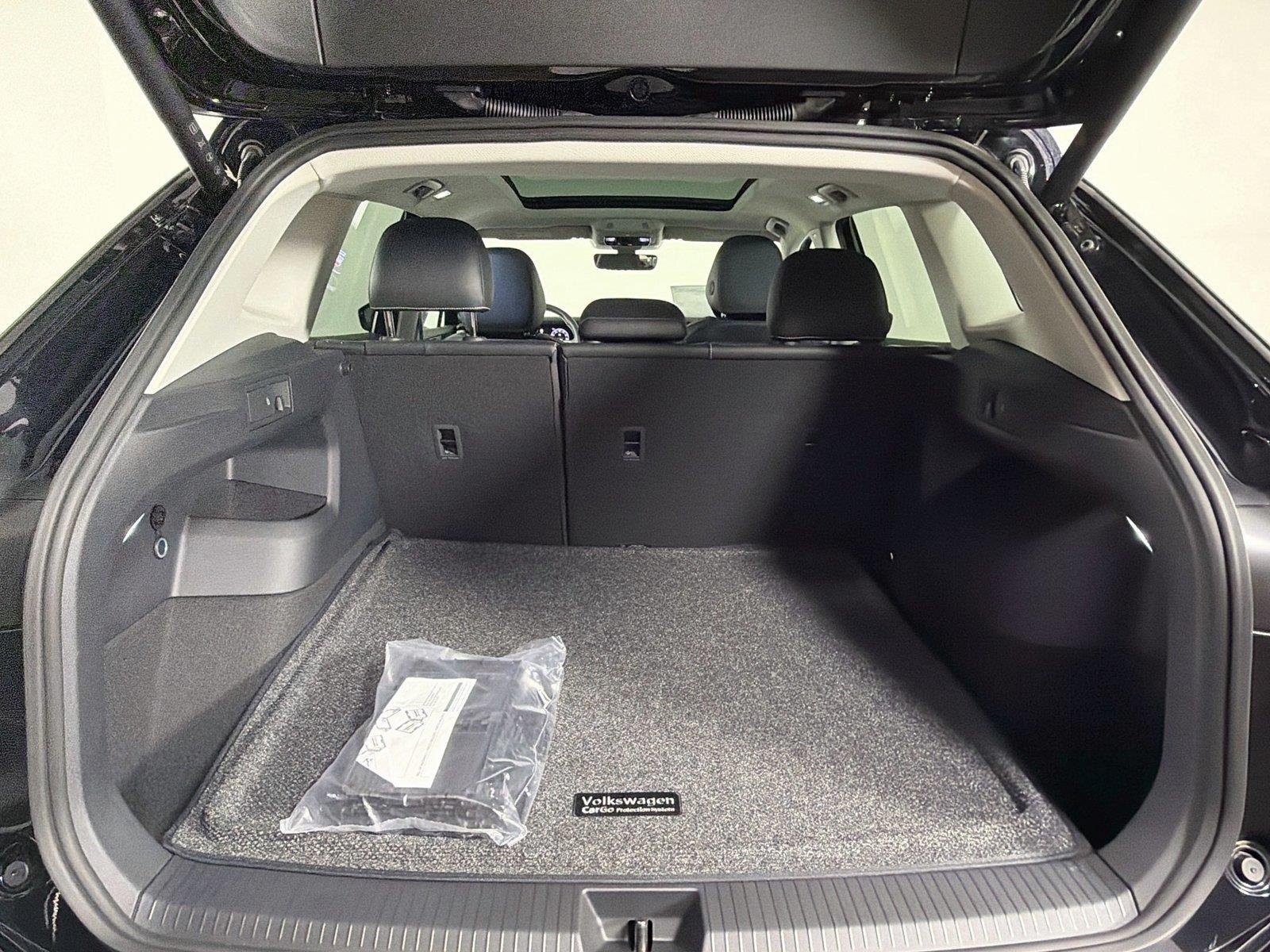 New 2026 Deep Black Pearl Volkswagen SE image 24