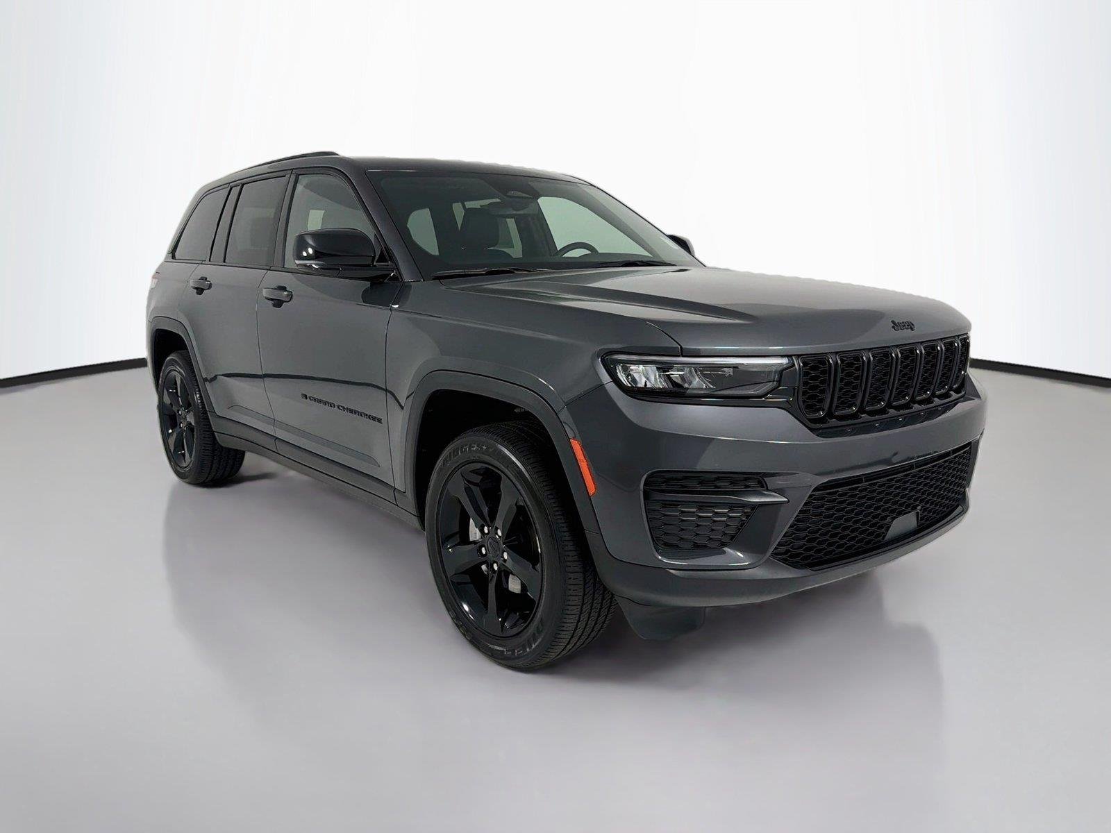 Used 2022 Baltic Gray Metallic Clearcoat Jeep Altitude image 27