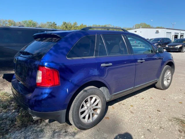 Used 2013 Blue Ford SE image 4