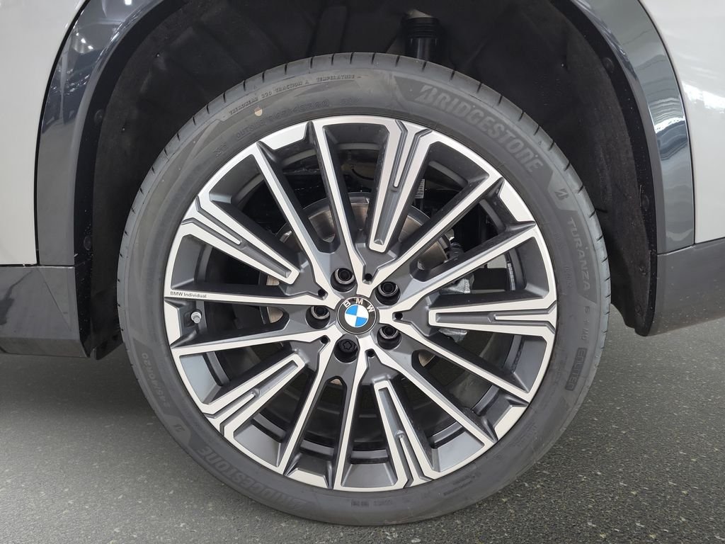 New 2026 Space Silver Metallic BMW xDrive28i image 17