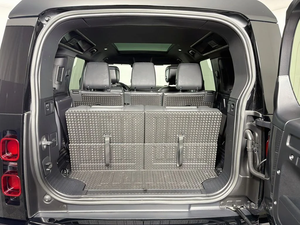 Used 2023 Gray Land Rover X-Dynamic SE image 28