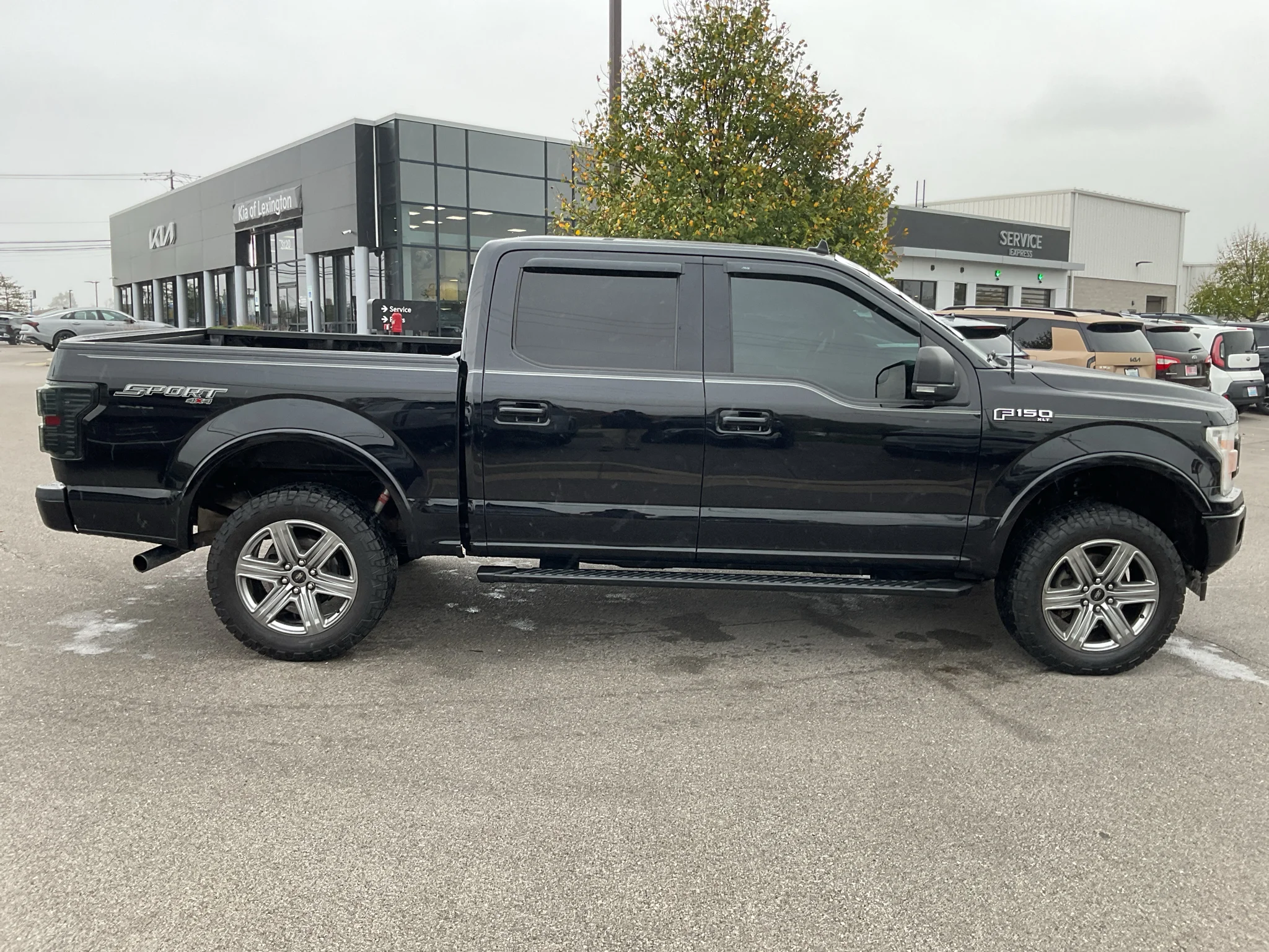 Used 2019 Agate Black Metallic Ford XLT image 12