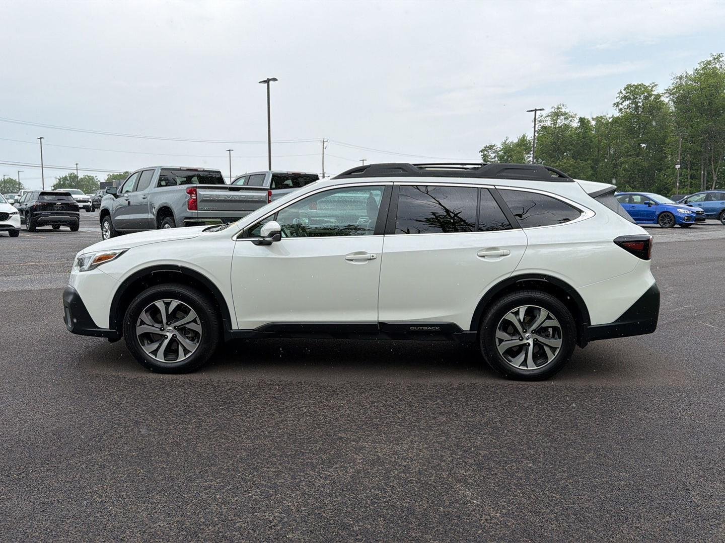 Used 2020 Crystal White Pearl Subaru Limited image 11