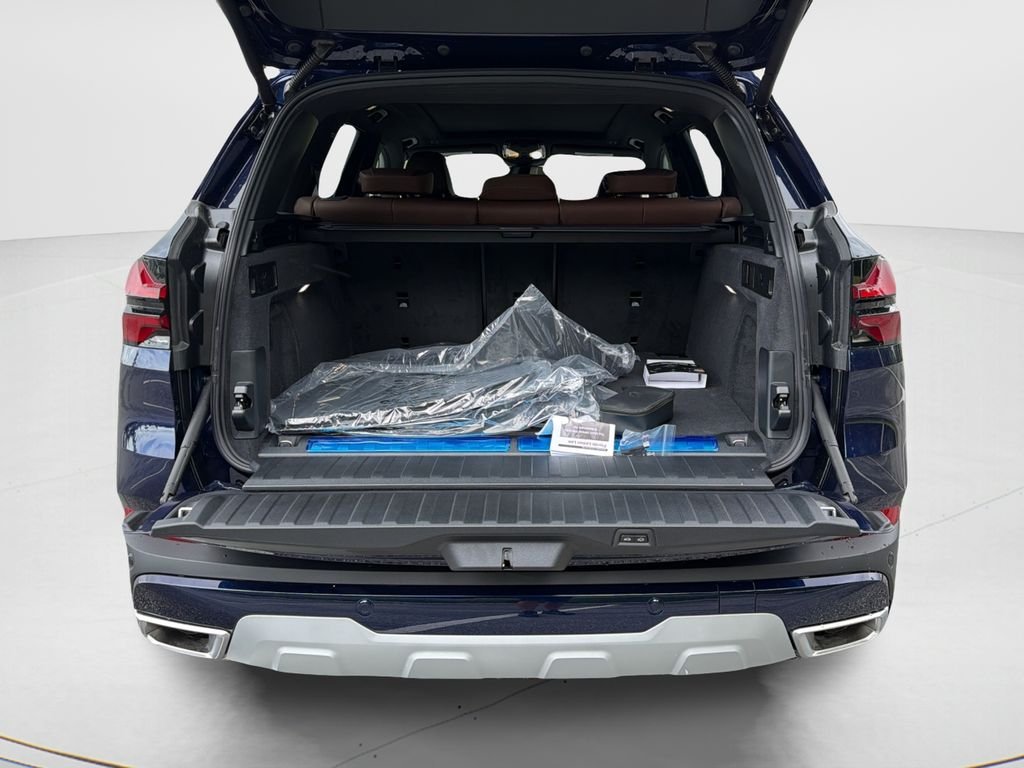 New 2026 Tanzanite Blue II Metallic BMW xDrive50e image 30