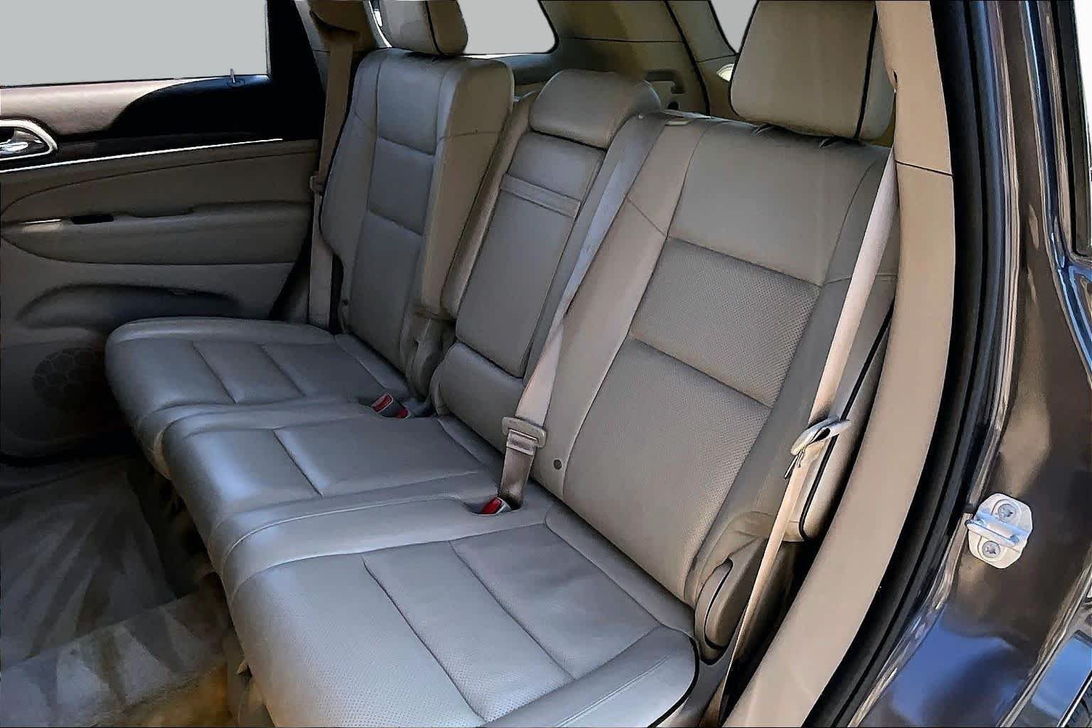 Used 2017 Granite Crystal Metallic Clearcoat Jeep Overland image 20