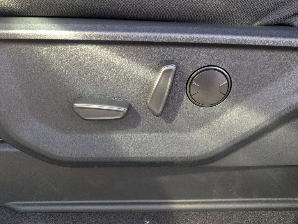 New 2026 Carbonized Gray Metallic Ford XLT image 23