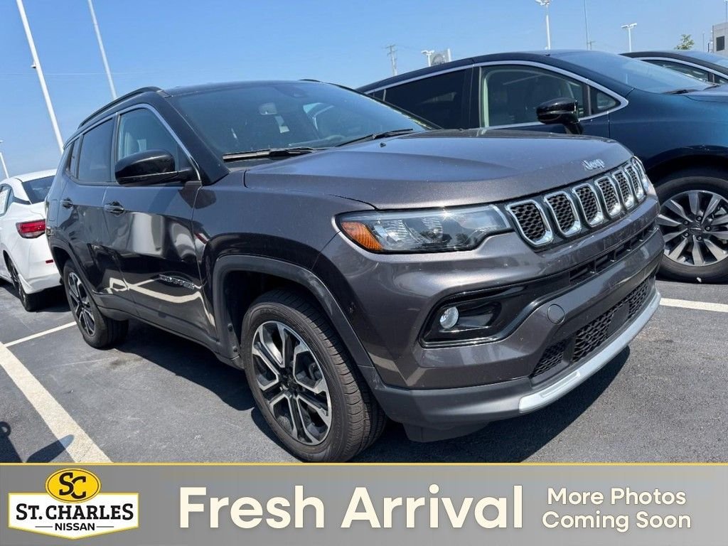 Used 2024  Jeep Limited image 1