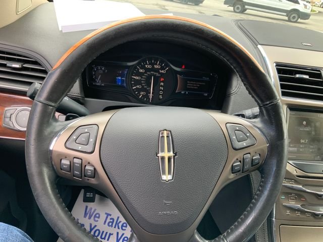 Used 2014 Silver Lincoln Base image 20