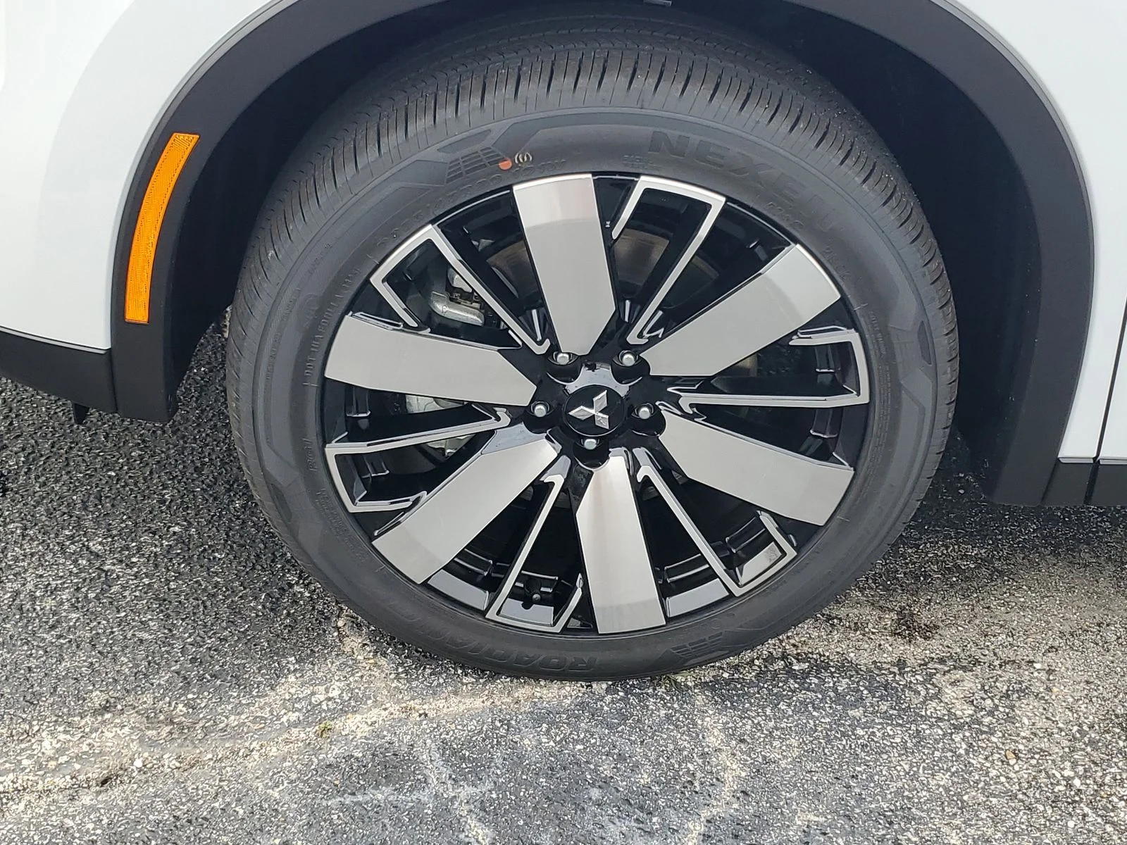 New 2026 White Mitsubishi SE image 30