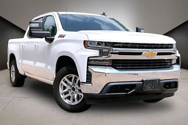 Used 2020 White Chevrolet LT image 2