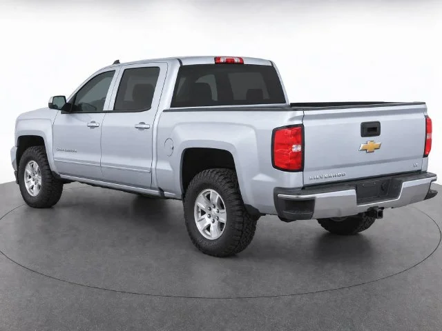 Used 2016 SILVER ICE METALLIC Chevrolet LT image 4