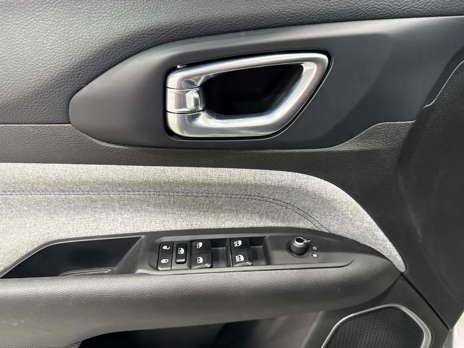 Used 2024 Sil/silver Jeep Latitude image 15
