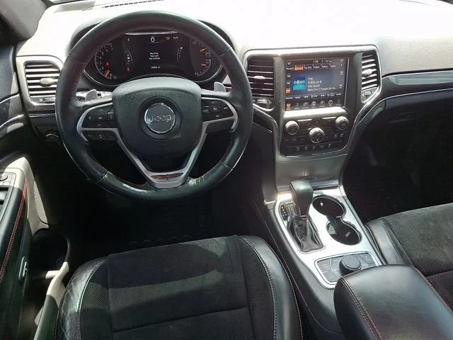 Used 2017 Red Jeep Trailhawk image 12