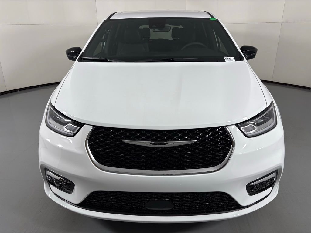New 2026 Bright White Clear-Coat Exterior Paint Chrysler Select image 3