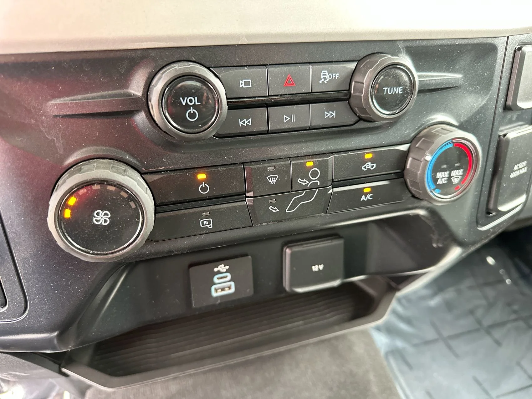 Used 2025 Oxford White Ford XLT image 18