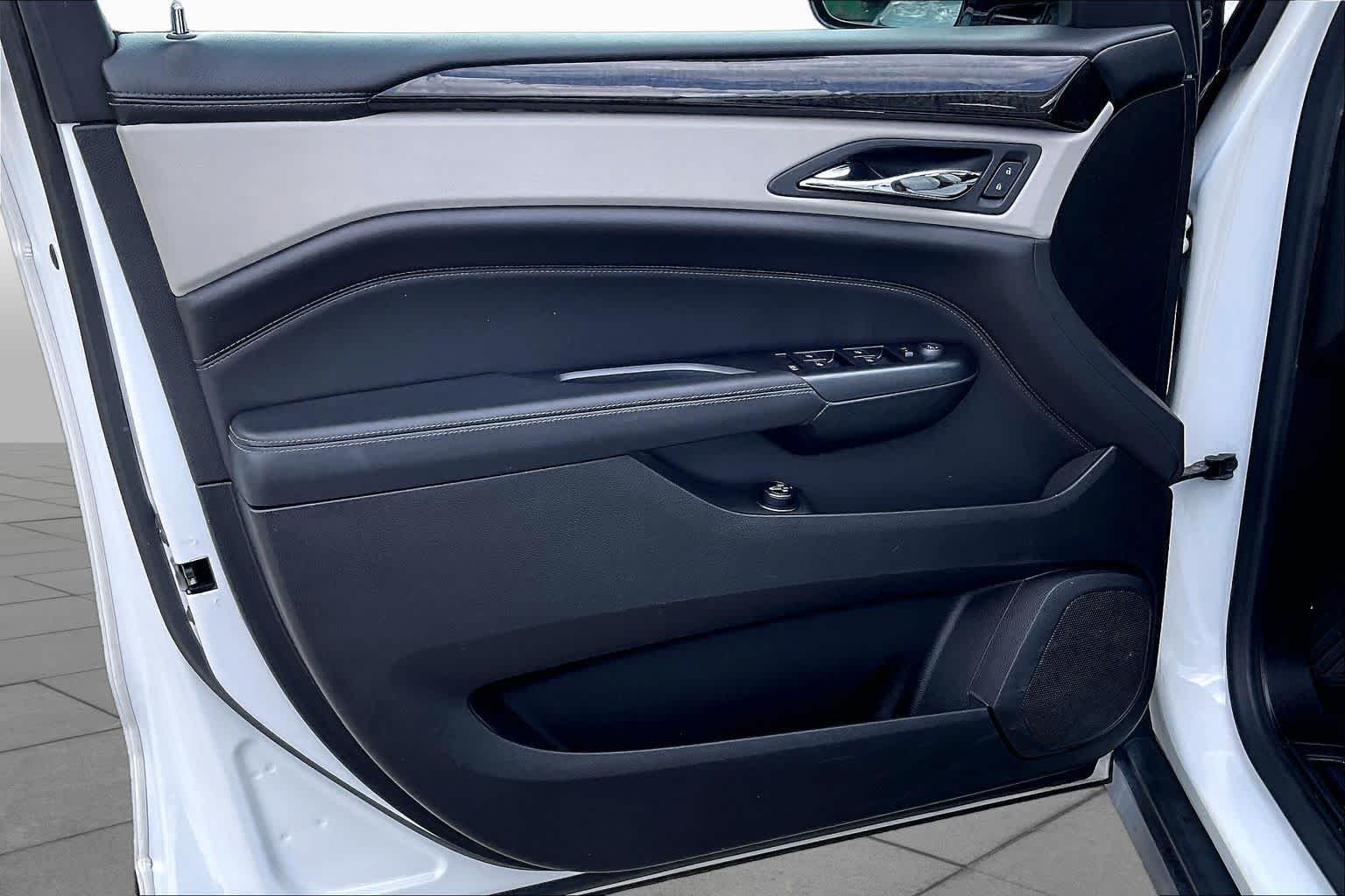 Used 2016 Platinum Ice Tricoat Cadillac Luxury Collection image 21