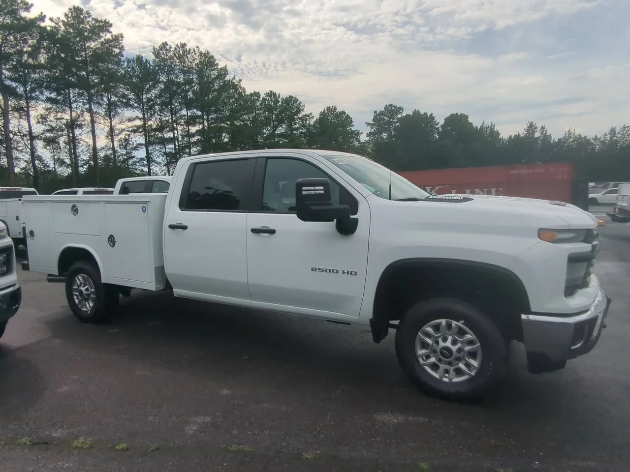 New 2026 Summit White Chevrolet WT image 9