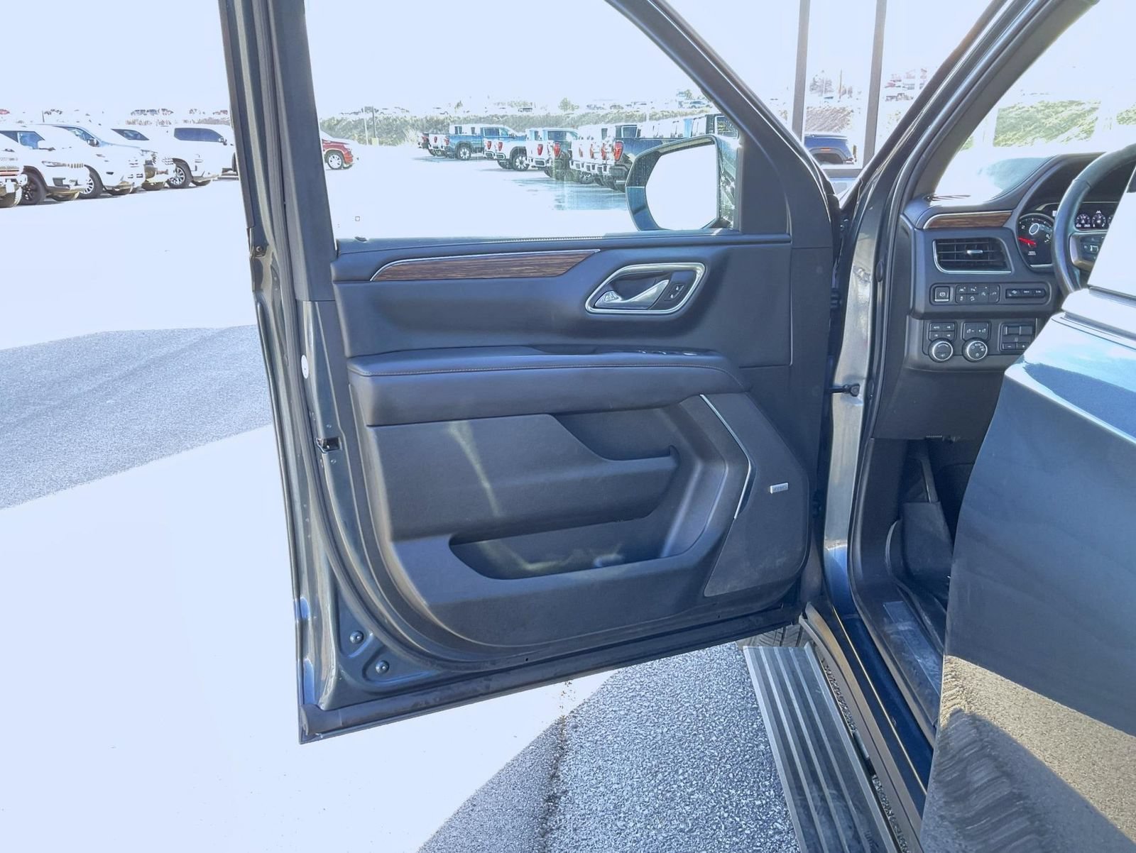 Used 2021 Shadow Gray Metallic Chevrolet High Country image 9