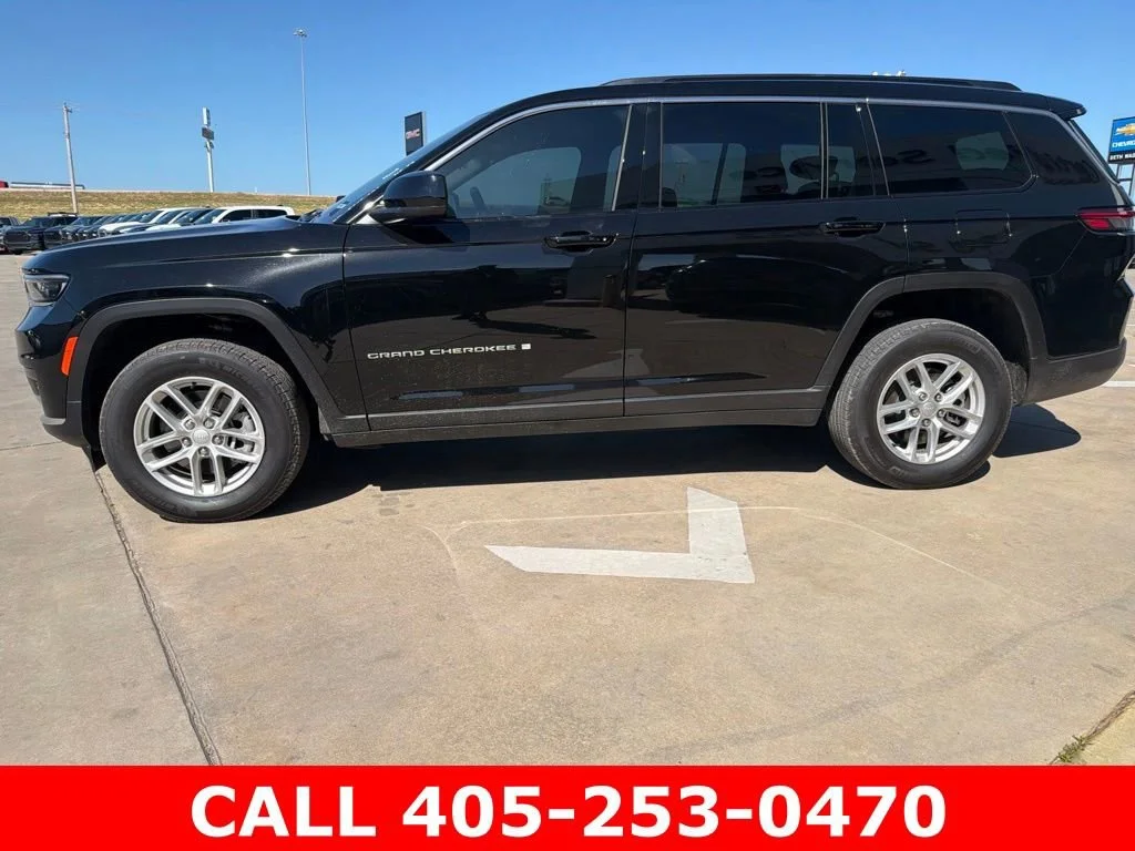 Used 2025 Black Jeep Laredo 4x2 image 6