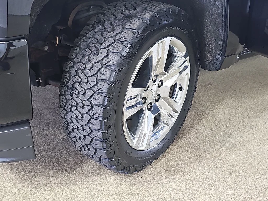 Used 2017 Black Chevrolet Custom image 36