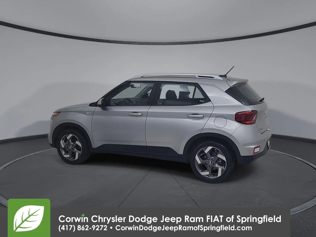 Used 2025 Silver Hyundai SEL image 10