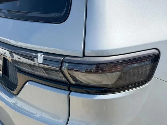New 2026 Silver-Zynith Exterior Paint Jeep Grand Wagoneer image 7