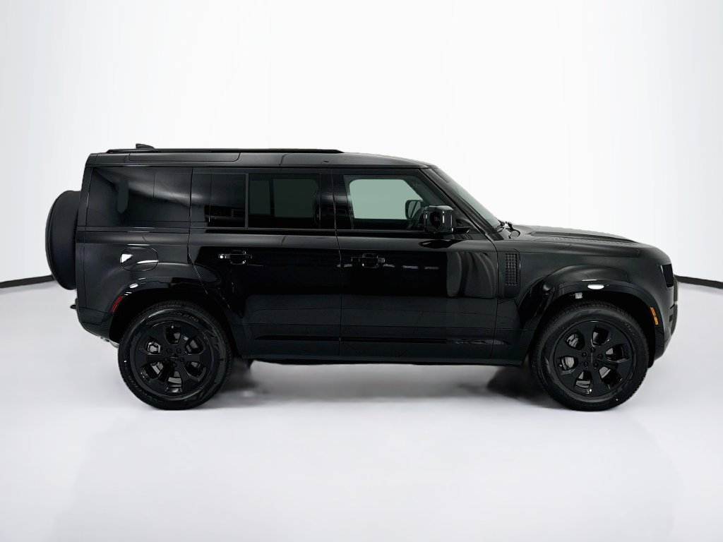 New 2026 Santorini Black Land Rover X-Dynamic SE image 4