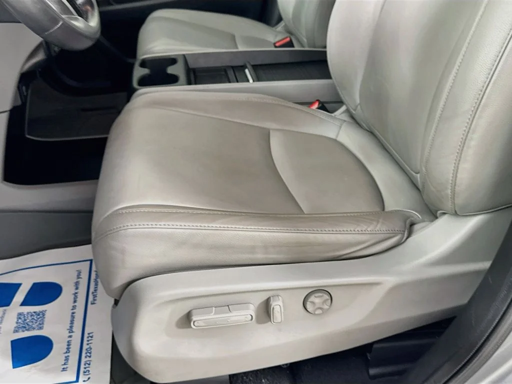 Certified Used 2019 Silver Honda EX-L image 25