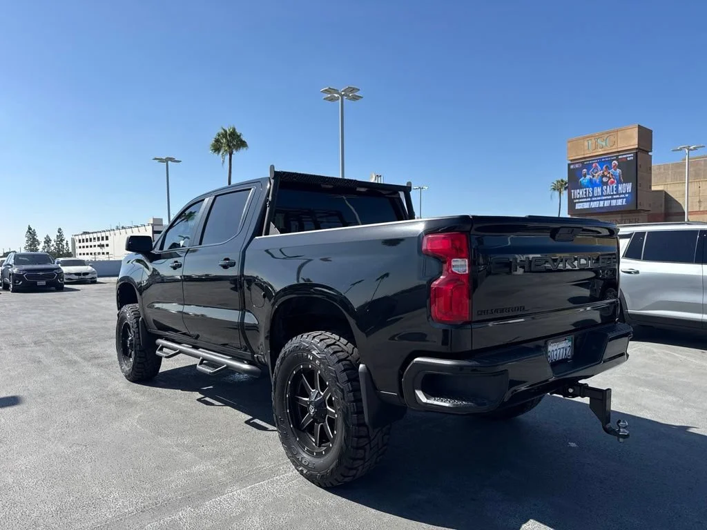 Used 2020 BLACK Chevrolet RST image 7