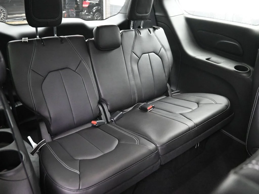 2026 Chrysler Pacifica Select - Photo 11