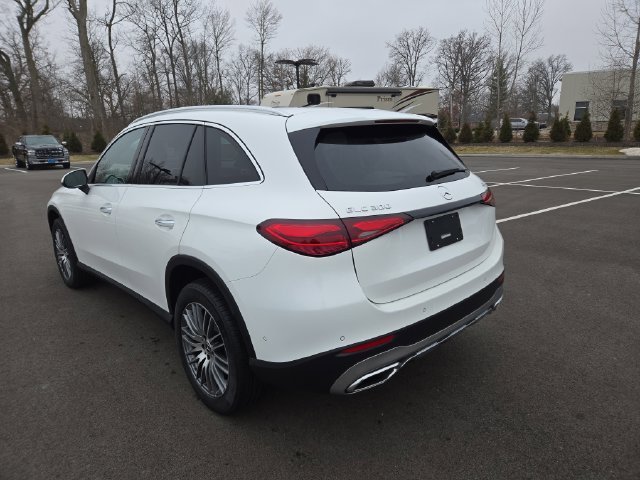 New 2026 Polar White Mercedes-Benz GLC300 image 5