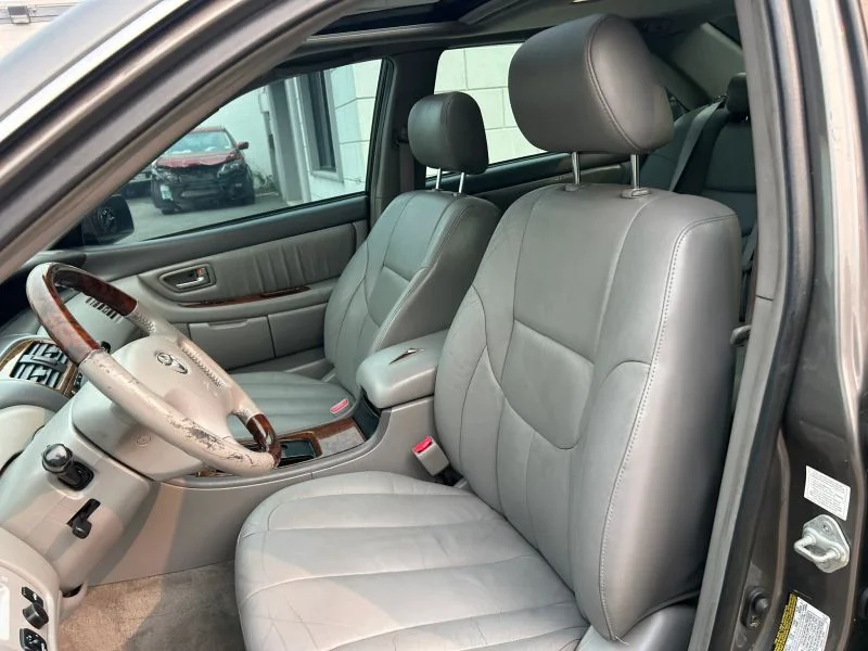Used 2004 Gray Toyota XLS Sedan 4D image 37