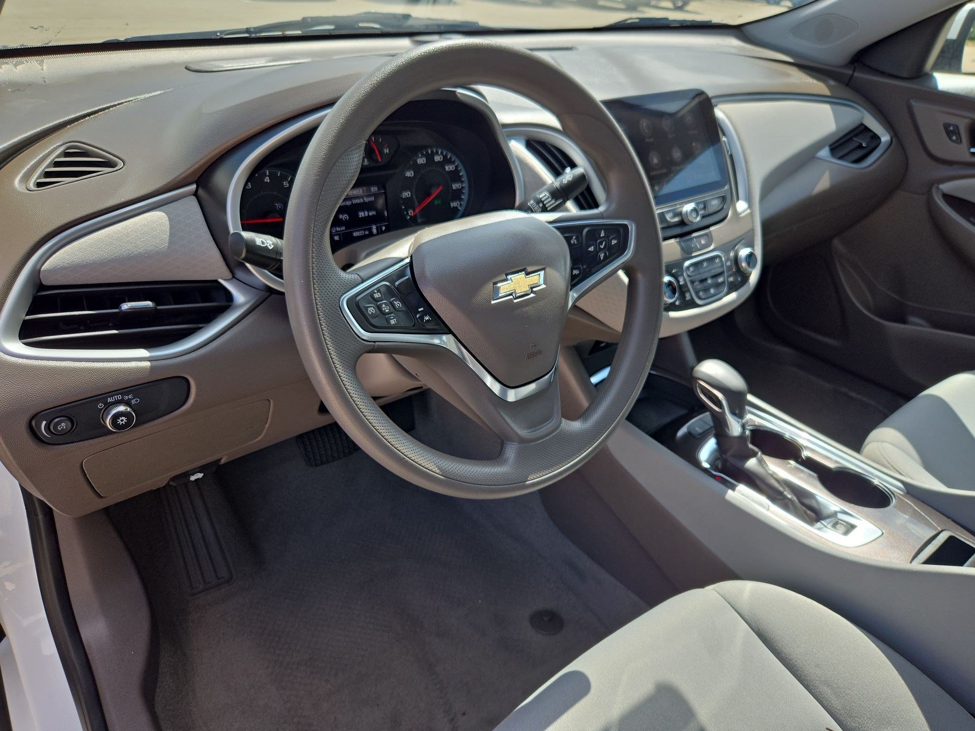 Used 2024 Summit White Chevrolet LT image 11