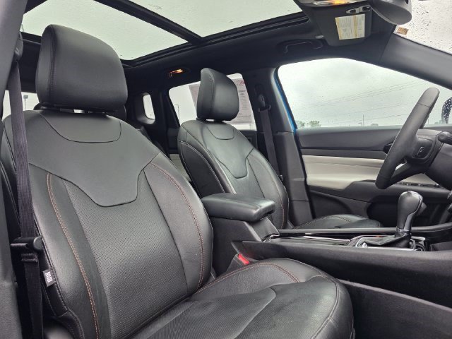 Certified Used 2023 Laser Blue Pearlcoat Jeep Limited image 17