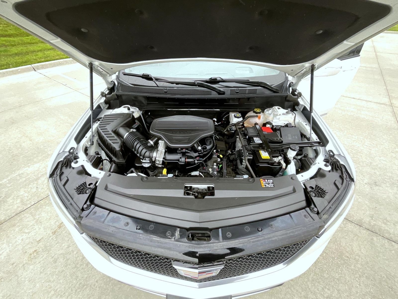 Used 2022 White Cadillac Sport image 26