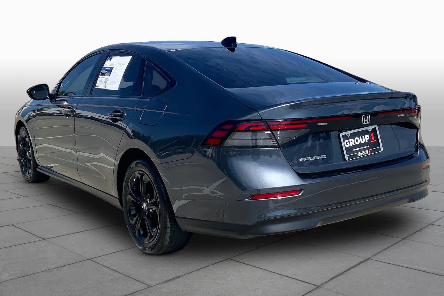 Used 2025 Meteorite Gray Metallic Honda SE image 12