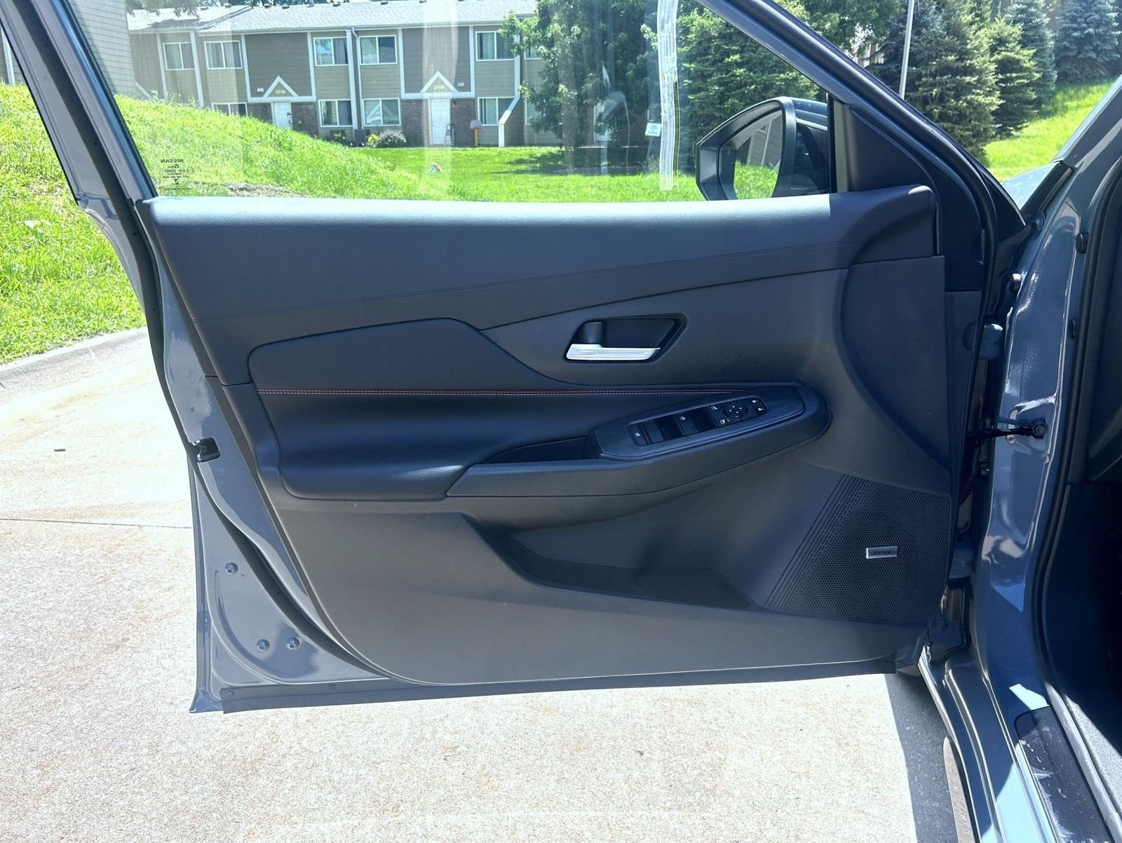 New 2026 Atlantic Gray Metallic Nissan SR image 9