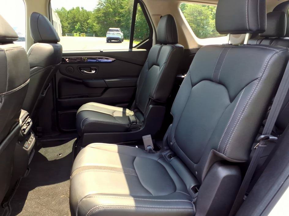 Used 2023 Platinum White Pearl Honda Touring image 13