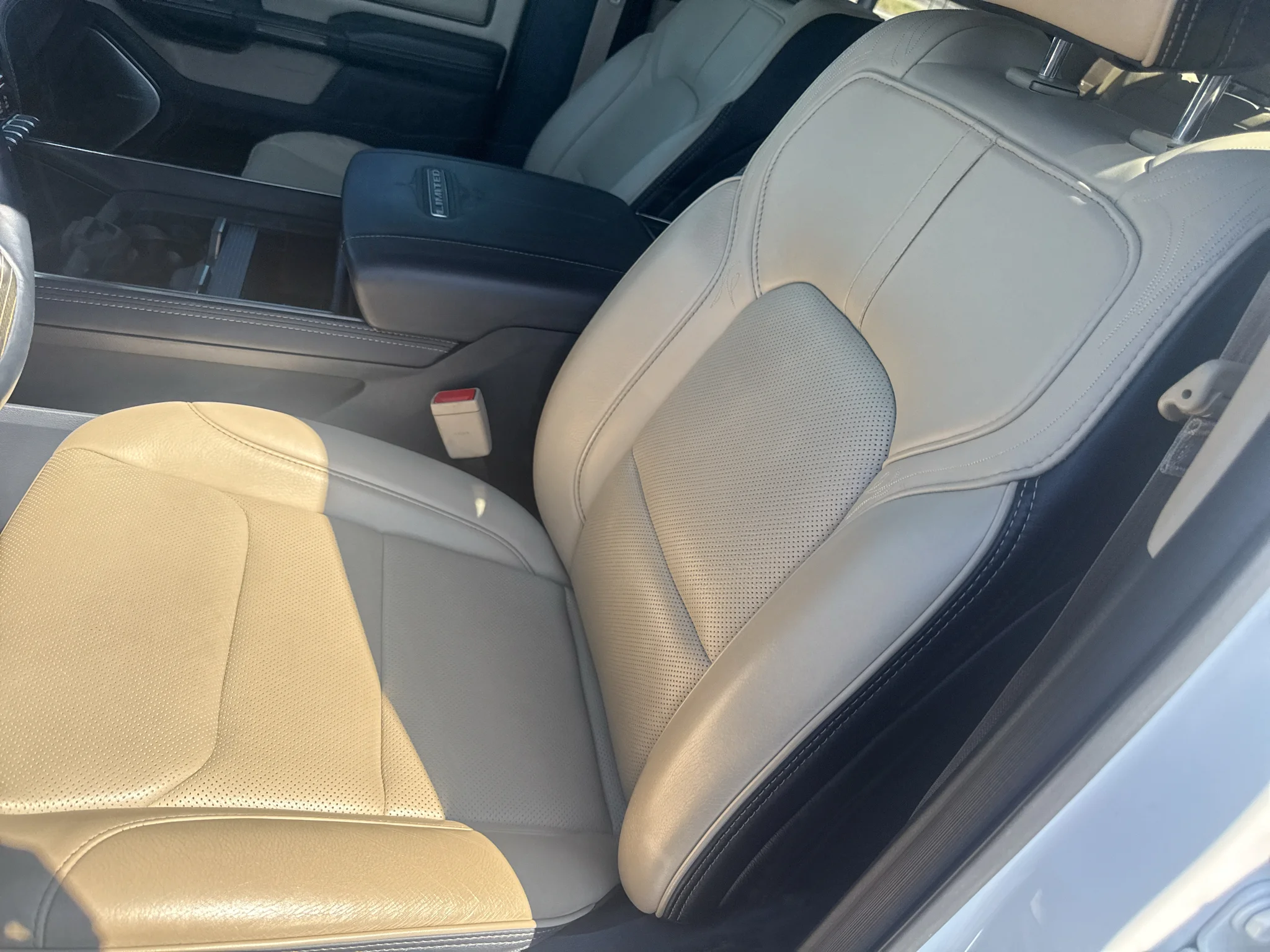 Used 2019 Ivory White Tri-Coat Pearlcoat Ram Limited image 17