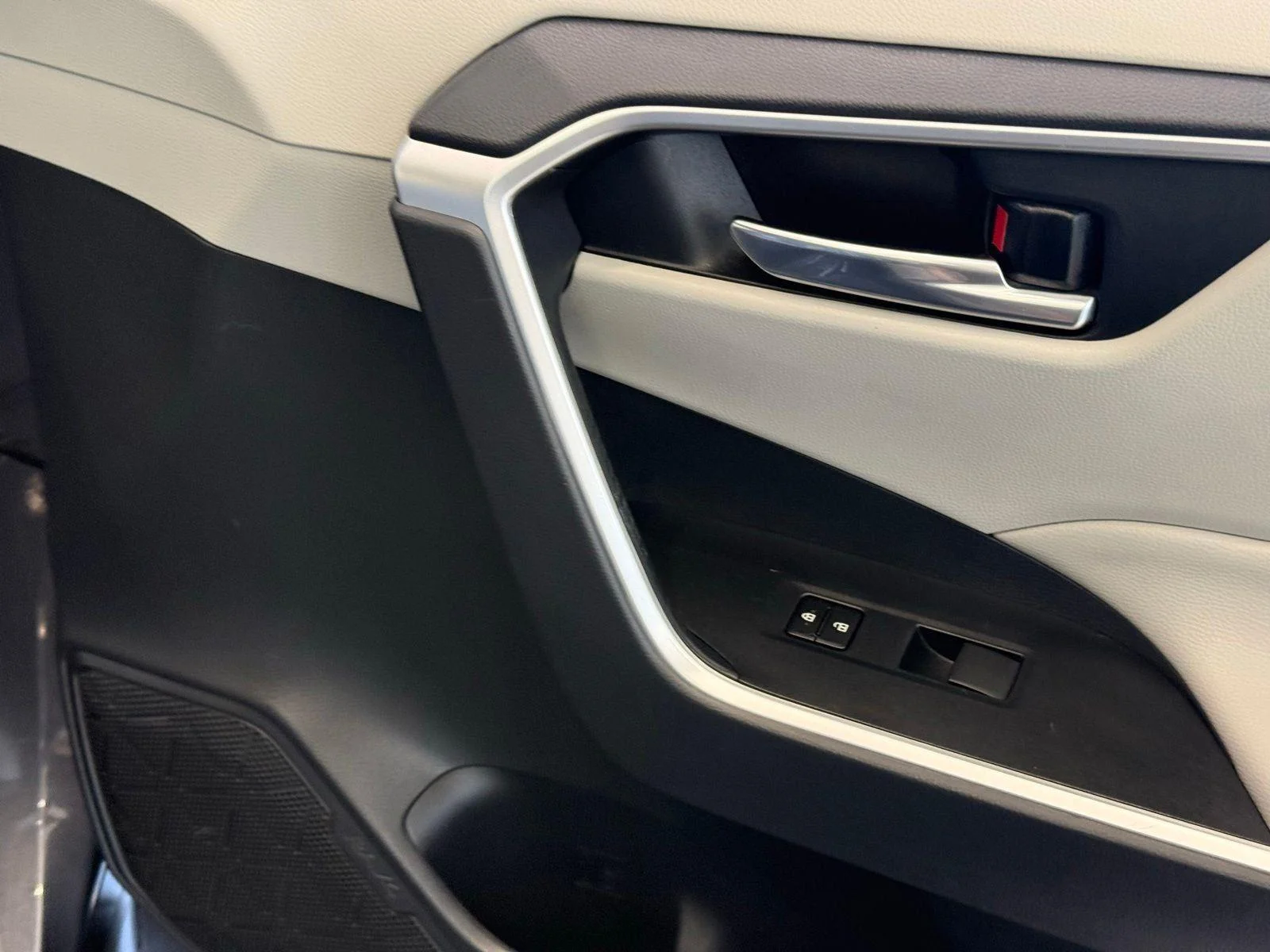 Used 2019 Magnetic Gray Metallic Toyota XLE image 25