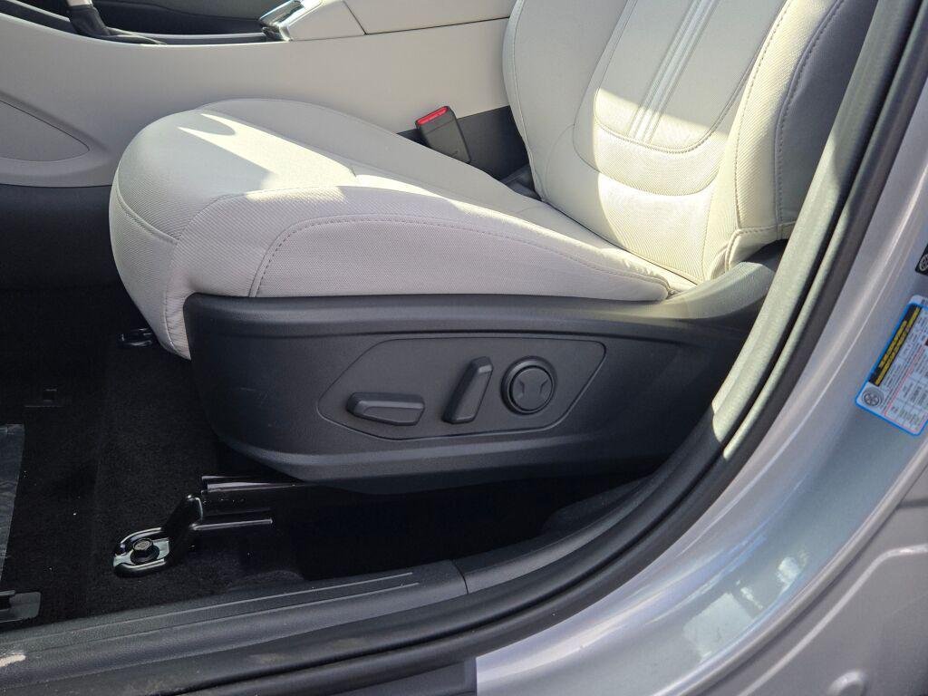 New 2026 Silver Hyundai SEL AWD image 24