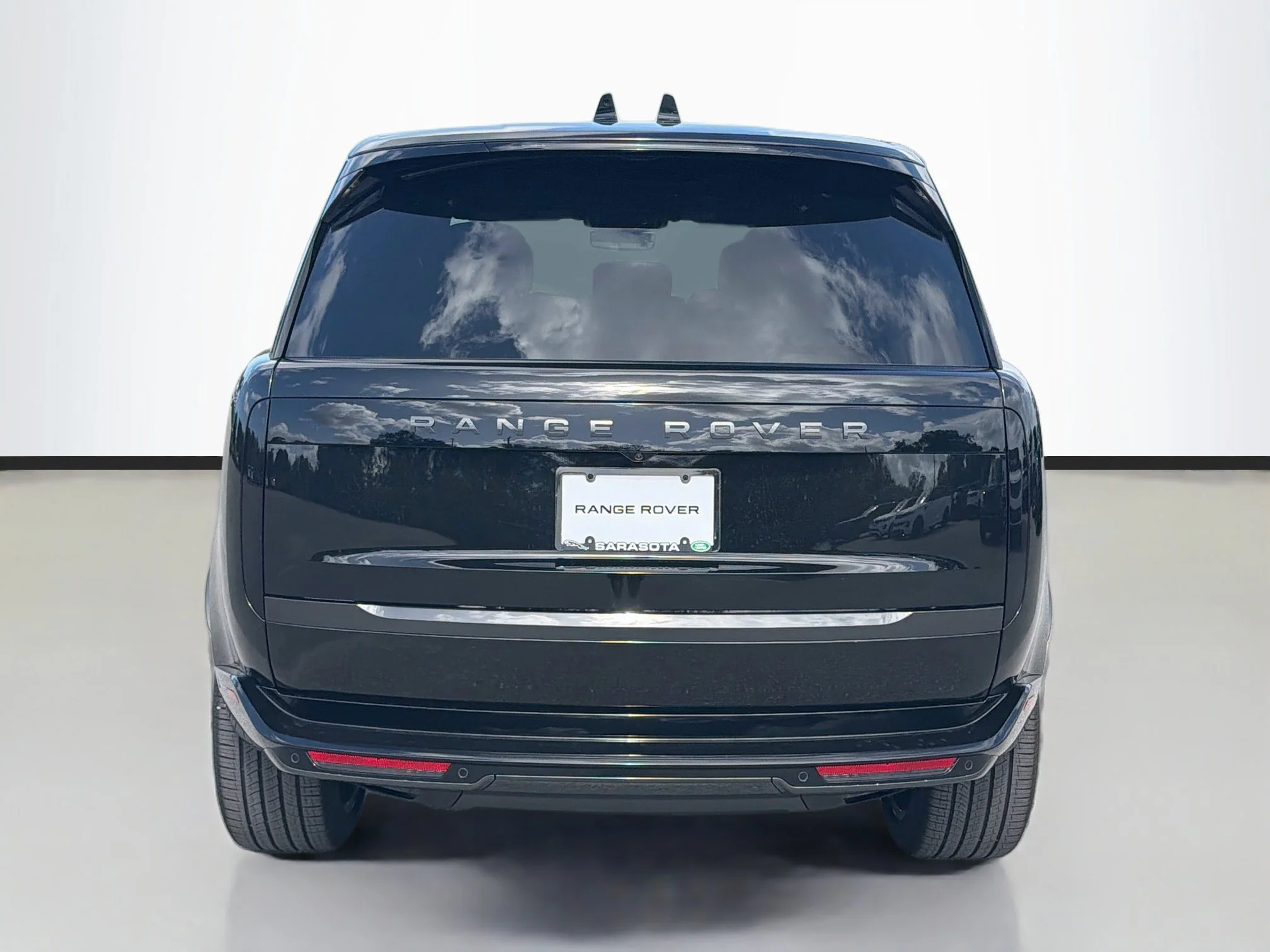 New 2026 Santorini Black Land Rover SE image 4