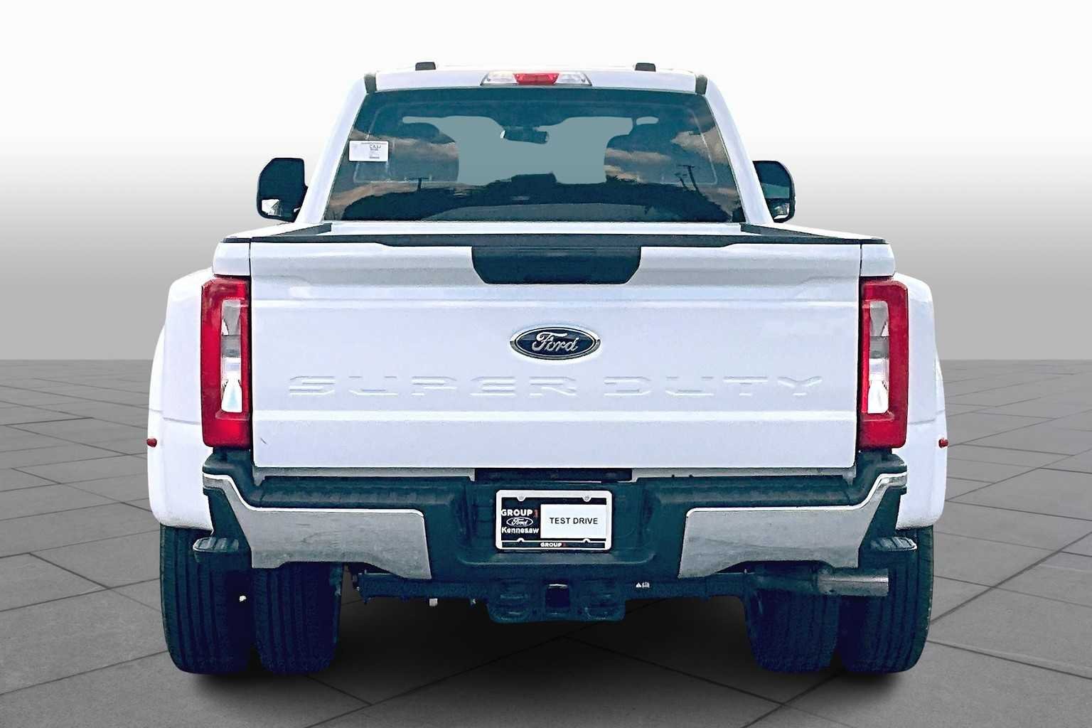 New 2026 Oxford White Ford XL image 4