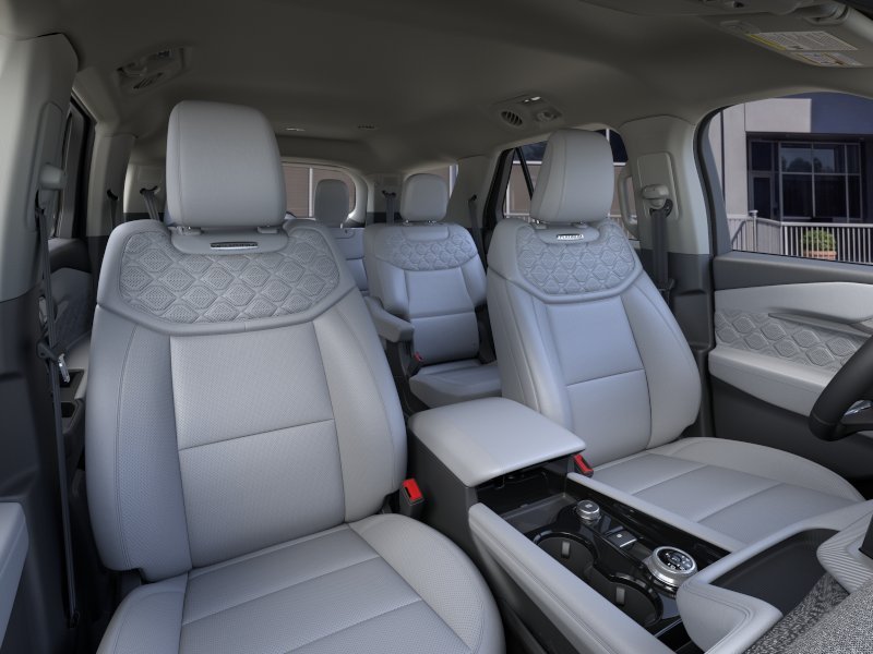 New 2026 Star White Metallic Tri-Coat Ford Platinum™ image 10