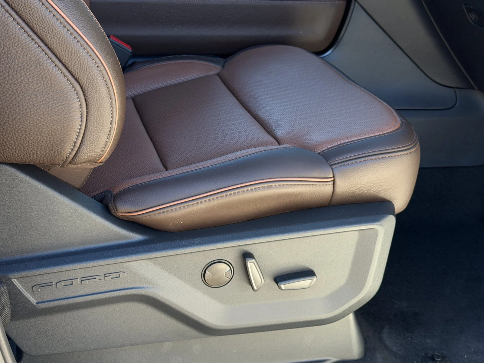 New 2027 Star White Metallic Tri-Coat Ford King Ranch image 15