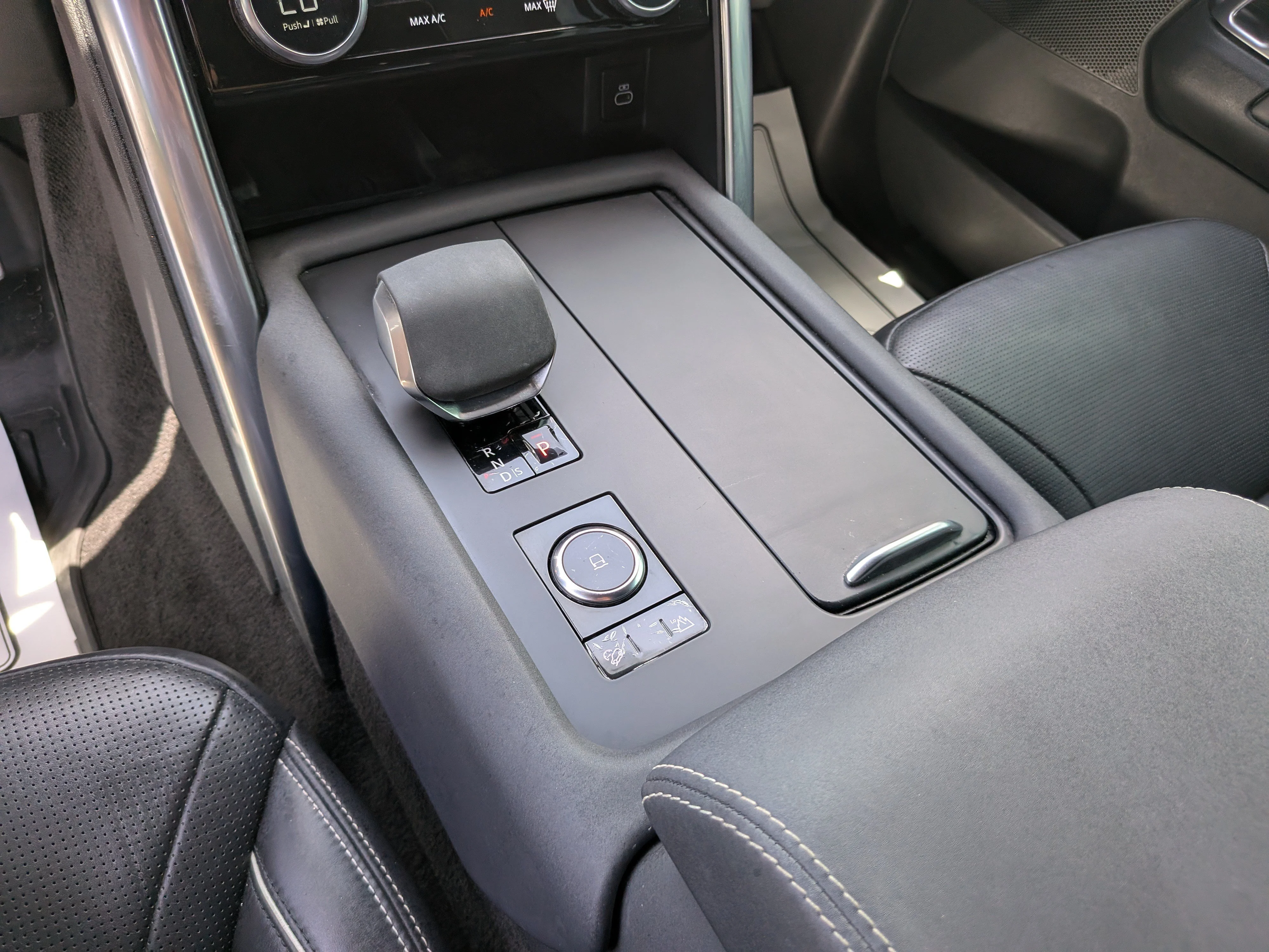 Used 2021 Fuji White Land Rover S R-Dynamic image 32