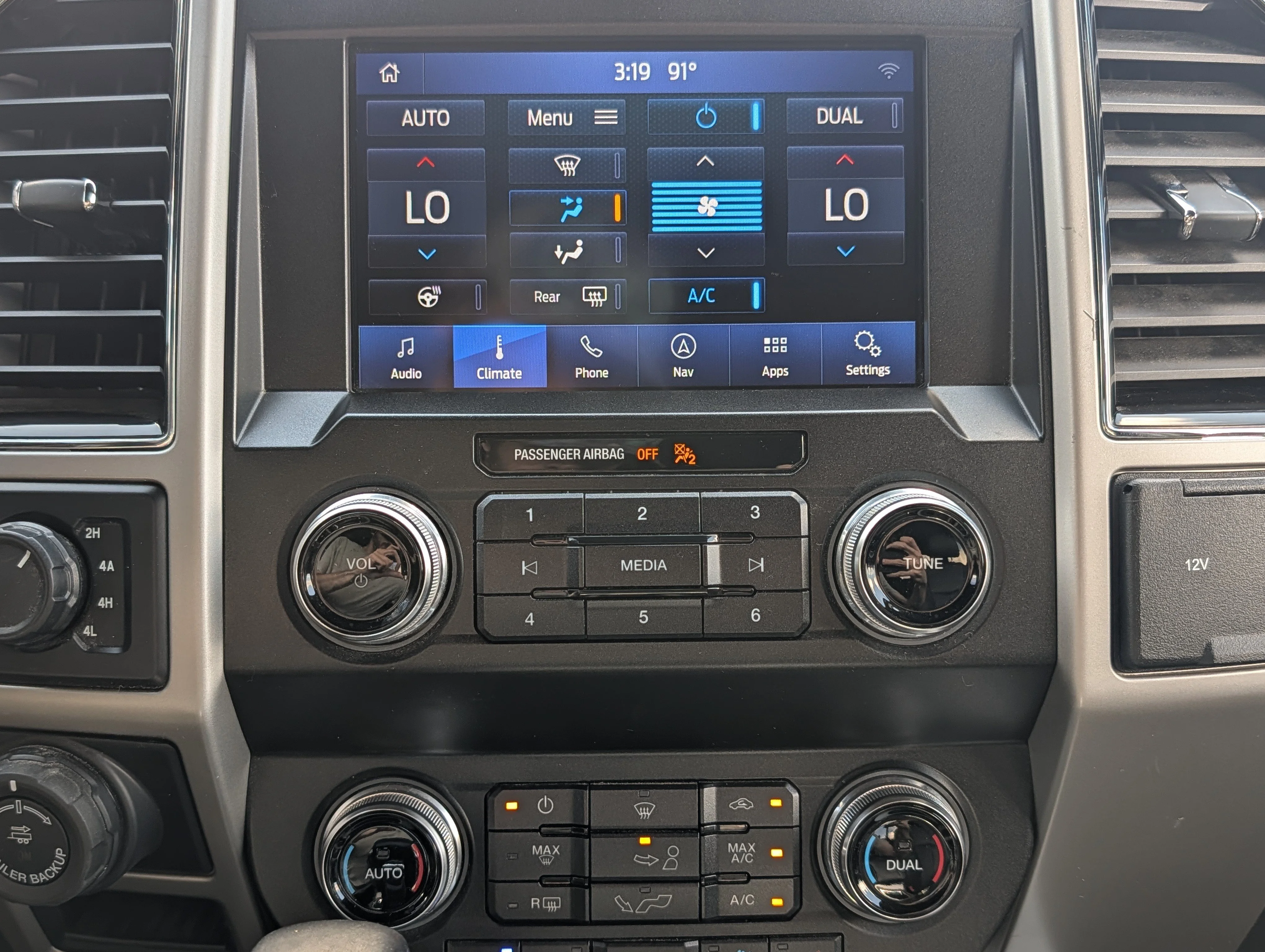 Used 2019 Agate Black Metallic Ford LARIAT image 25